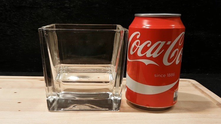 Un experimento simula qué sucede cuando la Coca-Cola se mezcla con el ácido del estómago