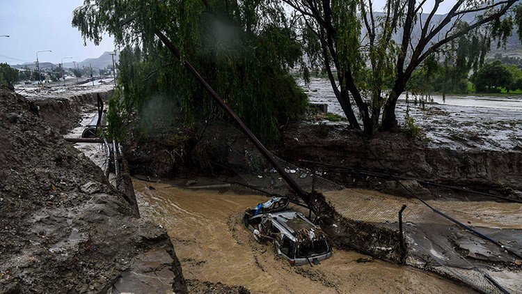 Miles de evacuados por las graves inundaciones en once provincias argentinas