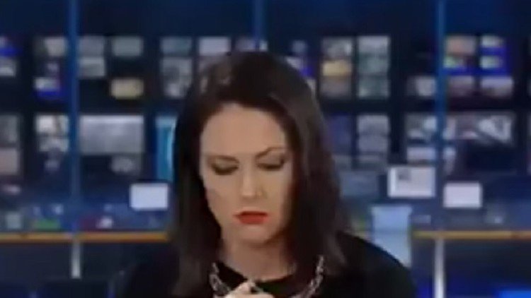 'Pillan' en directo a una presentadora de noticias en las nubes