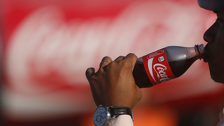 Greenpeace: "Nuestros océanos no pueden soportar más plástico de Coca-Cola"