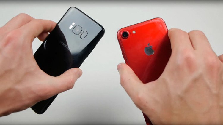 ¿Quién ganará?: Enfrentan al iPhone 7 con el Galaxy S8 en un test de resistencia (video)