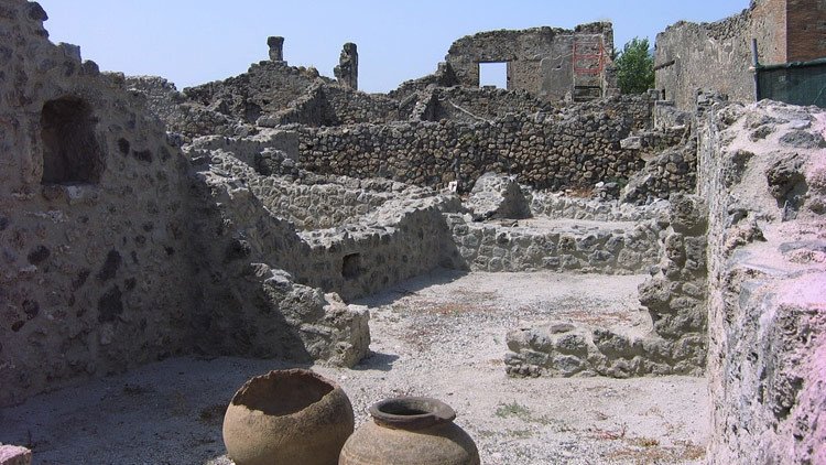 ¿Gays de la Antigüedad?: "Los amantes de Pompeya" petrificados hace casi 2.000 años eran hombres