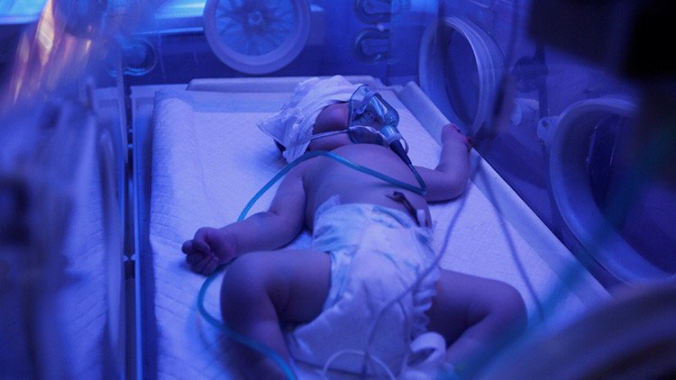 Juez británico autoriza muerte de un bebé de ocho meses contra la voluntad de sus padres