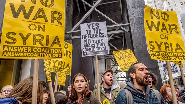 "No a la guerra de Trump": Miles de estadounidenses piden frenar la agresión a Siria