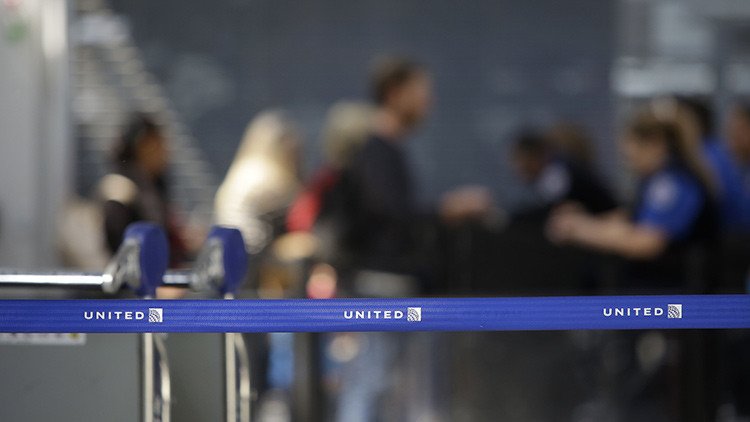 El pasajero que fue expulsado violentamente del avión de United necesita cirugía plástica