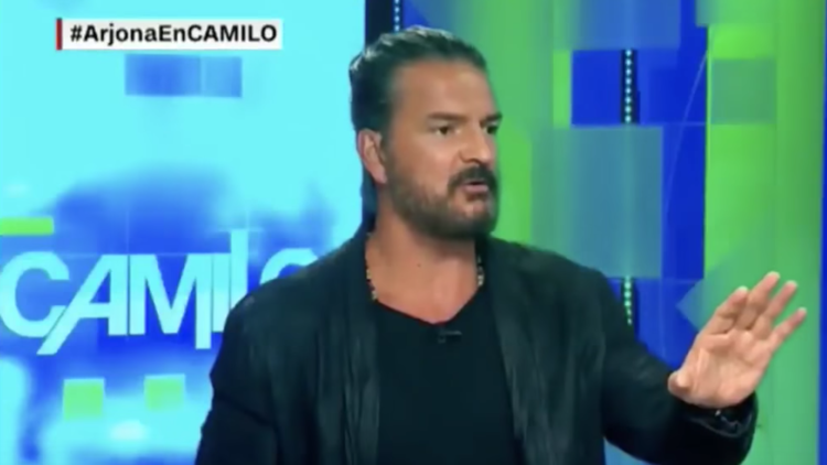 Ricardo Arjona abandona una entrevista en CNN tras enfadarse con el presentador (VIDEO)