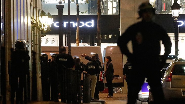 VIDEO: Se registra un segundo tiroteo en los Campos Elíseos parisinos