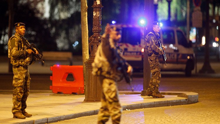 FOTO: La instantánea captada tras el tiroteo en París que conmociona a los internautas