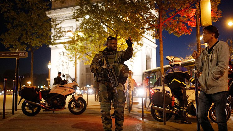 VIDEO: El supuesto momento del tiroteo en los Campos Elíseos de París