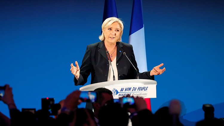  Un alcalde francés amenaza con dimitir al conocer que su ciudad votó masivamente a Marine Le Pen