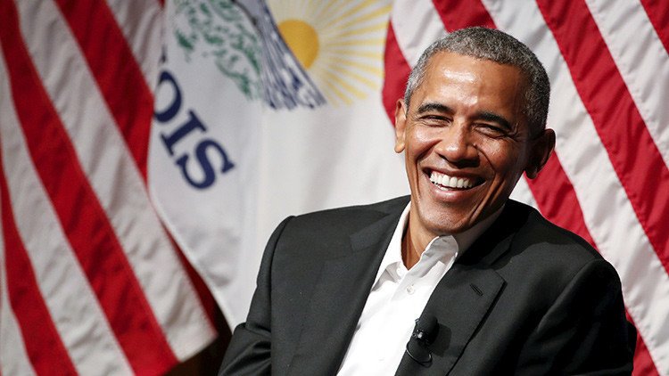 Obama hace su primera aparición pública como expresidente y evita mencionar una palabra