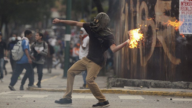 Venezuela: ¿por qué la oposición acusa de 'chavistas infiltrados' a los violentos?