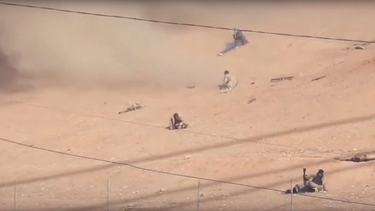 Terroristas del Estado Islámico graban cómo son alcanzados por un bombardero B-52 (video)