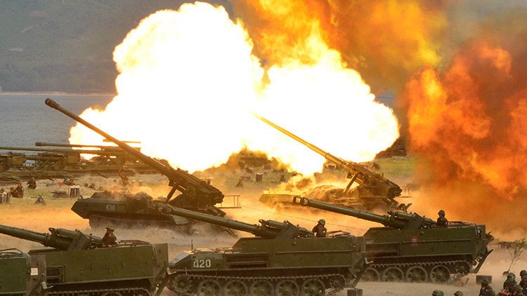 Corea del Norte celebra su mayor fiesta militar con un fuego real de artillería (FOTOS)