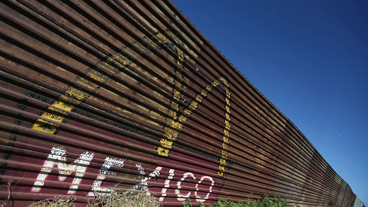 Exagente de la DEA explica por qué el dinero de El Chapo no servirá para pagar el muro de Trump