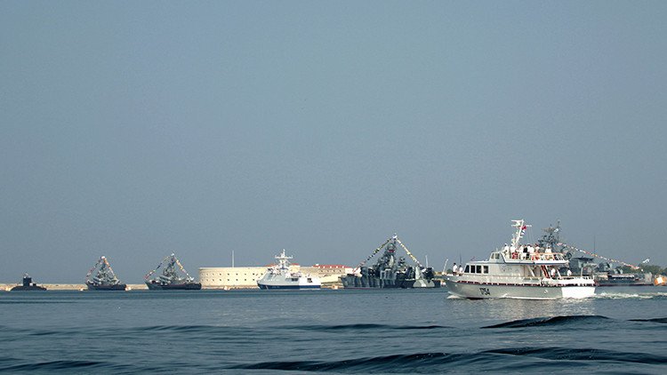 Un buque de reconocimiento de la Armada rusa se hunde tras chocar con un barco en el Mar Negro