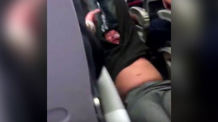 United Airlines compensará a sus pasajeros para evitar más escándalos