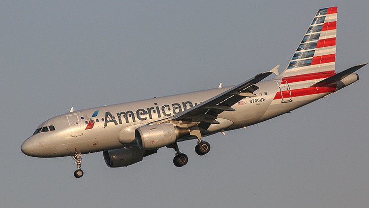 Un vuelo de American Airlines regresa a Manchester tras declarar emergencia a bordo (video)