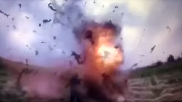 FUERTE VIDEO: Momento en el que un yihadista del EI se inmola junto a tres policías (18+)
