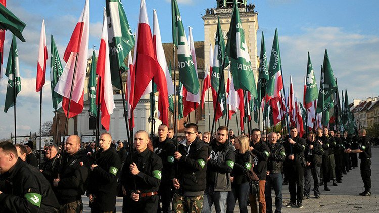 VIDEO: Antifascistas y ultranacionalistas se manifiestan paralelamente en Varsovia