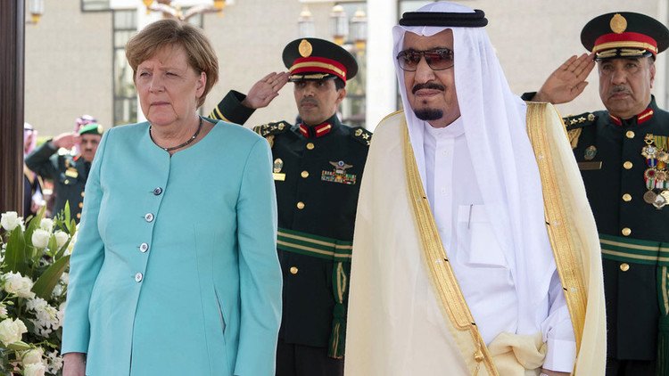 Merkel omite una de las reglas principales sauditas durante su visita oficial al reino