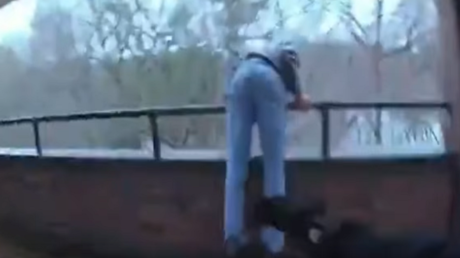 El segundo de la vida: impresionante momento en que salva a un suicida 'in extremis' 