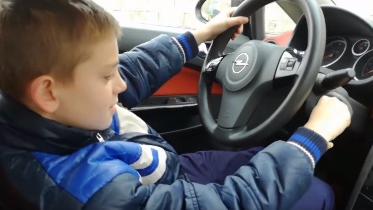 La razón por la que dejar conducir a los niños no es una buena idea