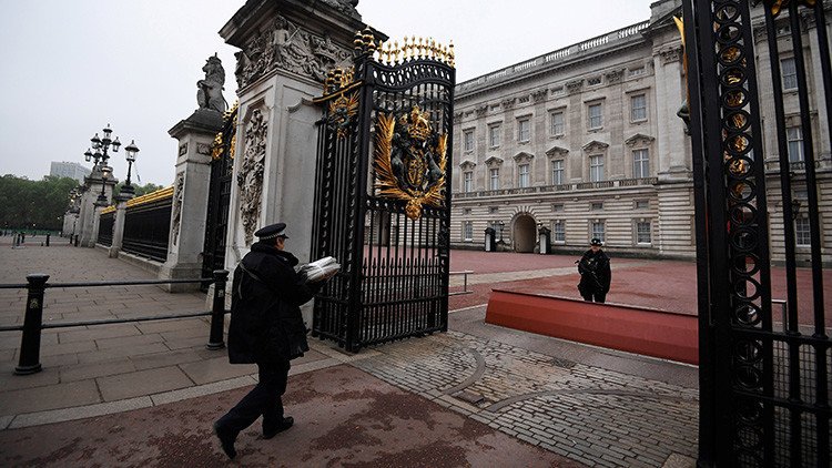 La familia real británica convoca una "reunión de emergencia" en el Palacio de Buckingham
