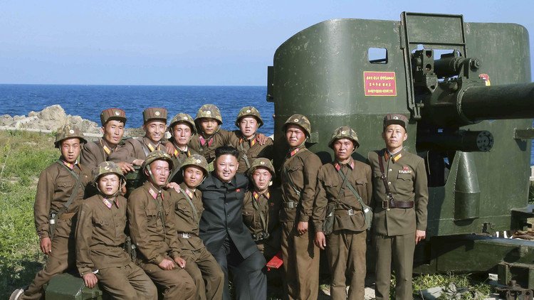 Kim Jong-un ordena a las tropas que se preparen para "romper la columna vertebral del enemigo"