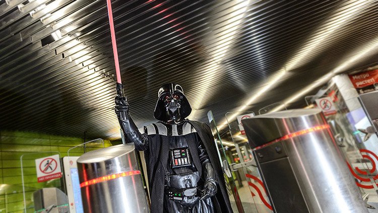 Darth Vader, la Princesa Leia y tropas de asalto sorprenden a los pasajeros del metro de Moscú