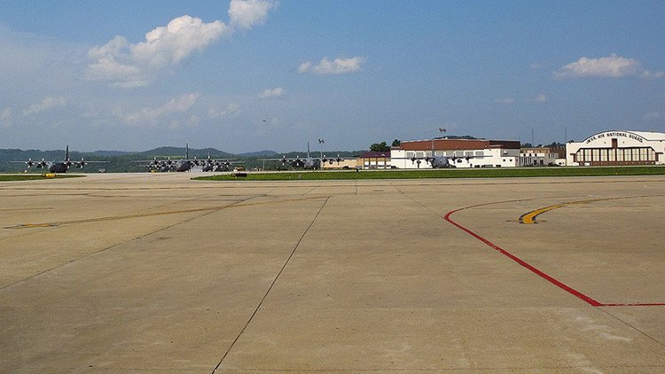 EE.UU.: Un avión con 4 pasajeros se sale de pista al aterrizar en un aeropuerto de Charleston