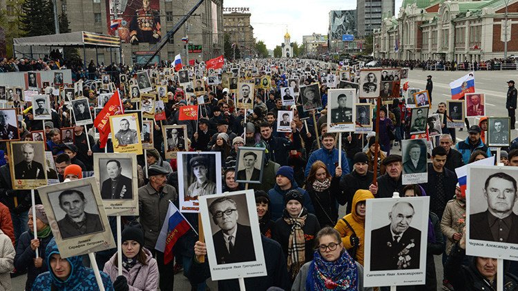 FOTOS: Miles de personas secundan en EE.UU. la iniciativa rusa del Regimiento Inmortal