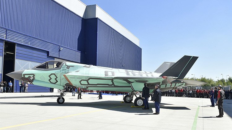 FOTOS: Italia presenta el primer caza de aterrizaje vertical F-35B de fabricación nacional
