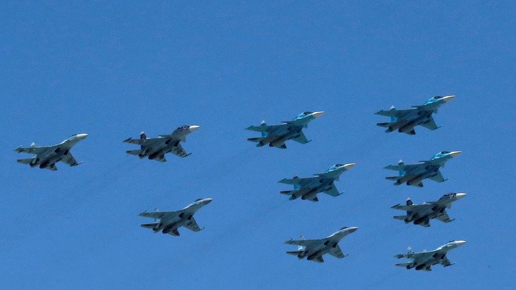 "Cambiar de rumbo y pedir refuerzos": Evalúan las características del caza F-35 frente al Su-35