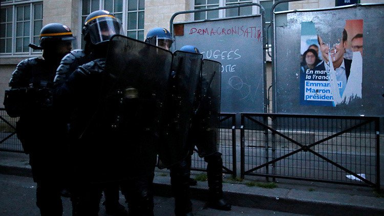 París: La Policía usa gas lacrimógeno contra los manifestantes tras las presidenciales (VIDEOS)