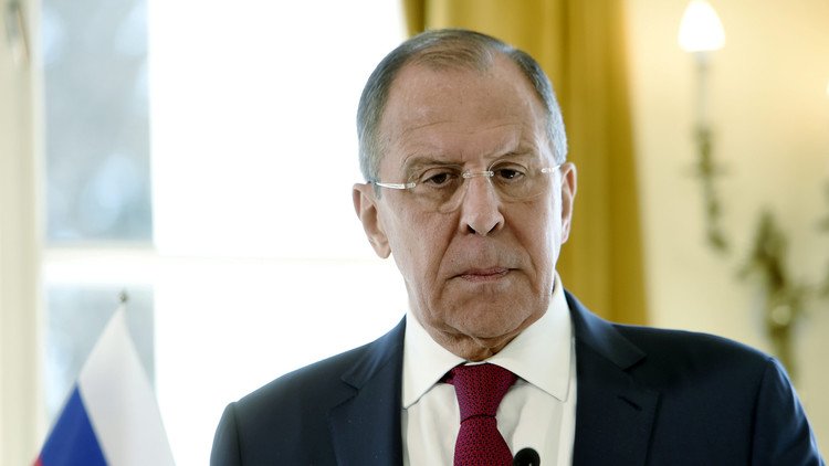 Lavrov: "La reunión entre Putin y Trump no debería ser solo un apretón de manos"