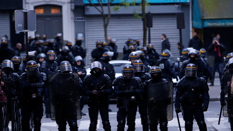 Corresponsal de RT cuenta cómo fue detenida por la Policía durante las manifestaciones en París