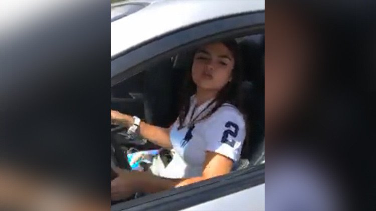 "Taxistas hijos de ****": mujer enfrenta a unos conductores que intentan agredirla en Bogotá (VIDEO)