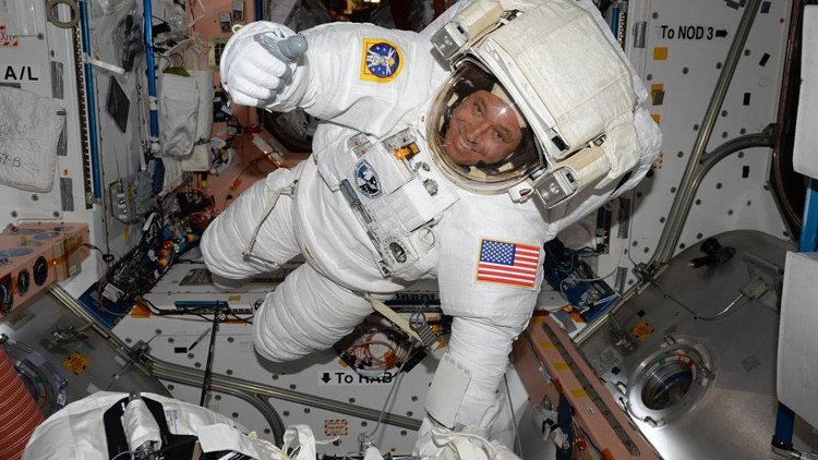 VIDEO: Astronautas de la NASA realizan una caminata espacial