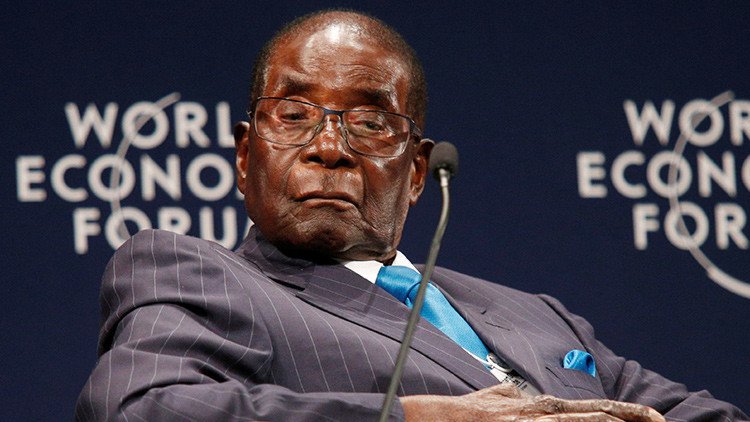 ¿La peor excusa del mundo? "Mugabe no se queda dormido en público, se protege los ojos" (FOTOS)