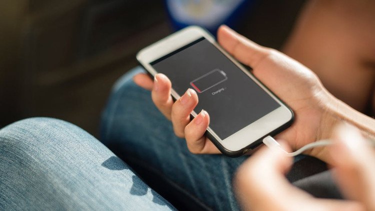 Cinco falsos mitos que no ayudan a ahorrar batería del móvil