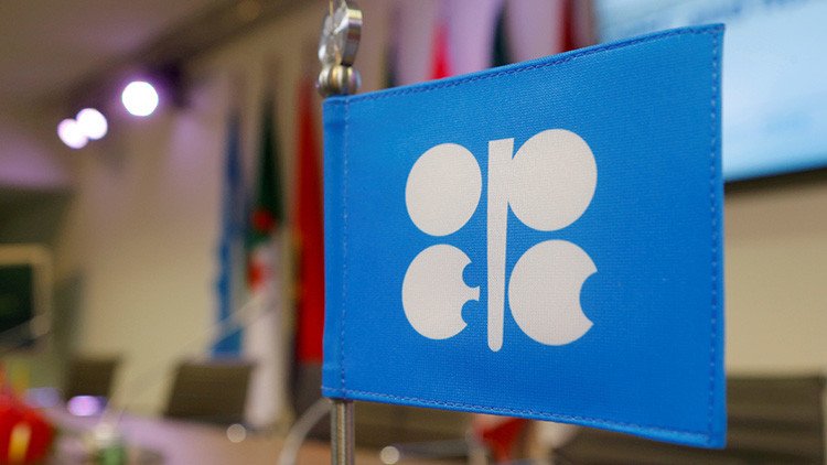 La OPEP llega a un consenso para prolongar el acuerdo de recorte de producción petrolera