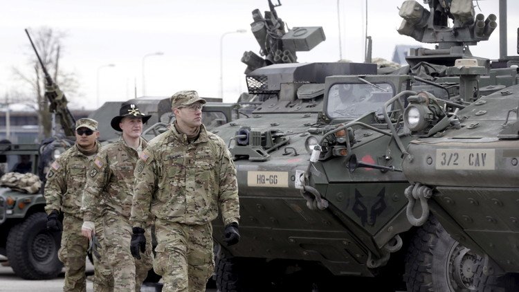 EE.UU. 'esconde' sus vehículos blindados de los Armata rusos