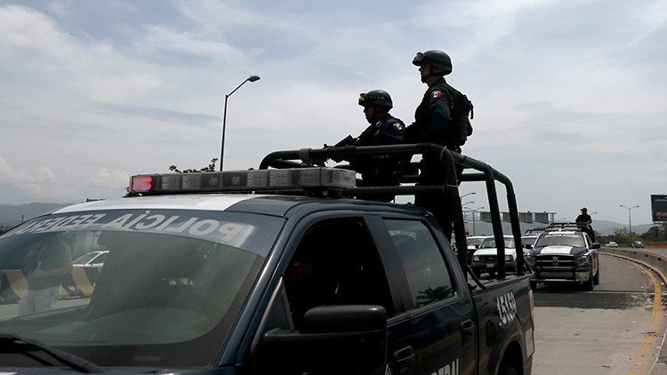 ¿El policía es el delincuente? El Ejército desarma a decenas de agentes en un municipio de México