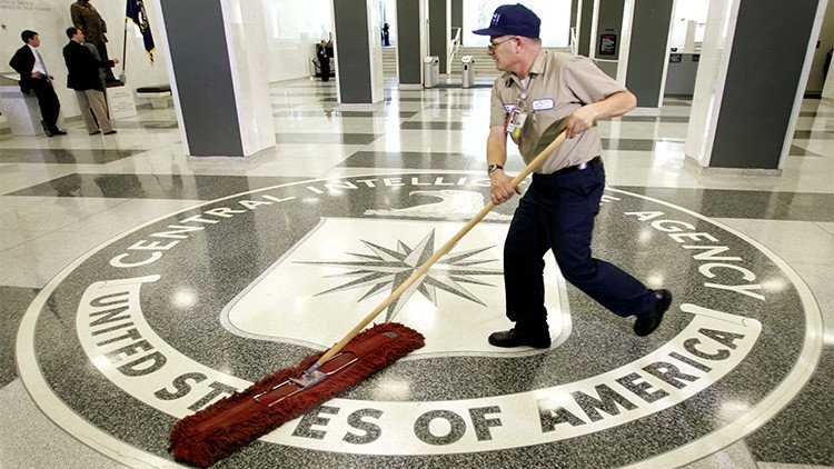 "La CIA es la agencia de espionaje más peligrosamente incompetente del mundo"
