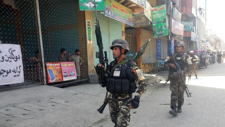 Afganistán: Un grupo armado ataca una emisora de radio y televisión