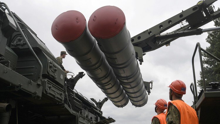 VIDEO: Rusia muestra por primera vez la maniobra de recarga de lanzadores de misiles S-400 Triumf