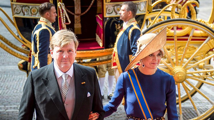 El rey de los cielos': El monarca de Países Bajos revela que pilota de incógnito aviones de KLM