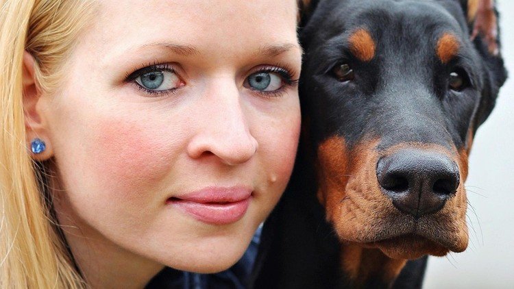 Científicos: los perros pueden 'hablar' con los humanos, especialmente con las mujeres