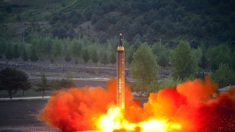 Corea del Norte lanza un misil balístico de alcance medio